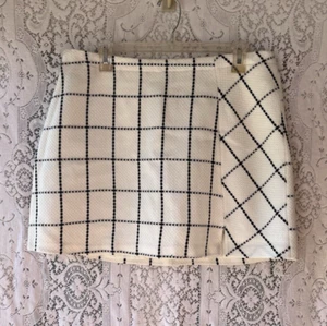 Catos Womans Mini Skirt Black White Size 12 Acrylic Lining Zip In Back Split NWT - Picture 1 of 5