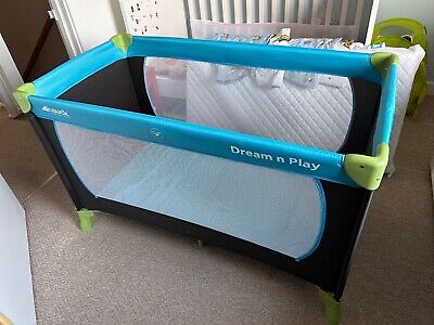 Hauck Dream ‘n’ And Play Travel Cot With Mattress Travelcot. Great Condition • 0.99£