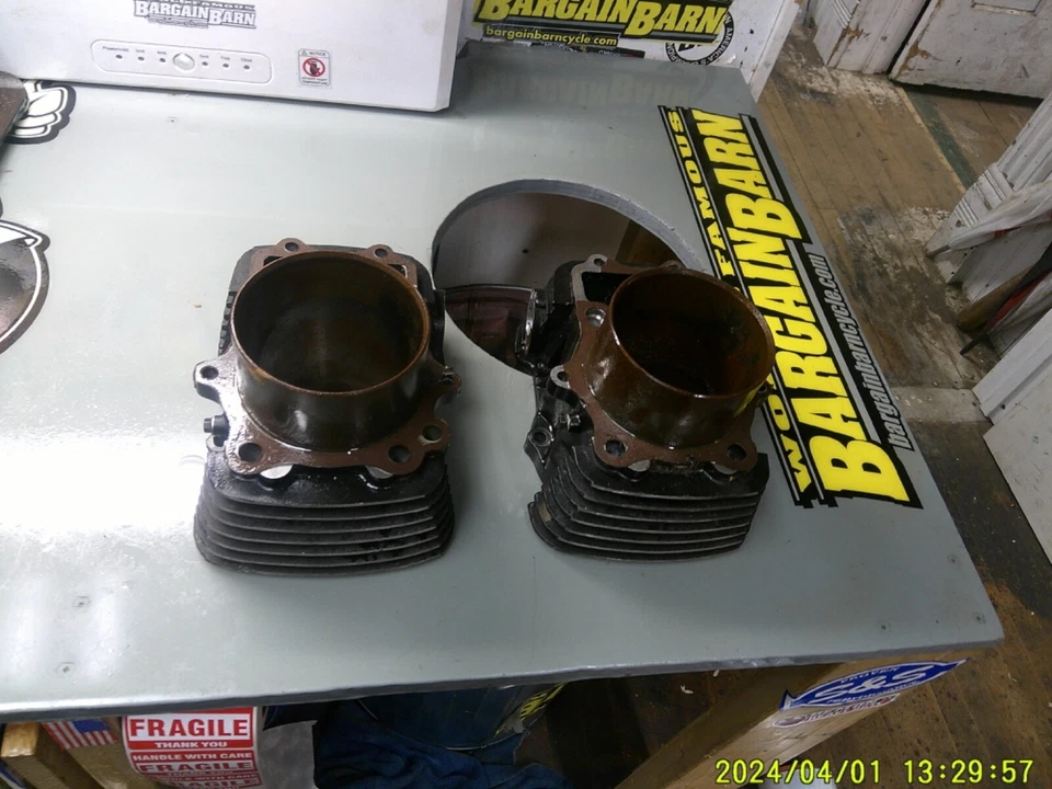 1996 Kawasaki VN1500D1 CYLINDERS VN1500 D1/D2 1996-1997 ORIGINAL KAWI VN 1500 - Image 1 of 4