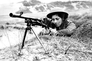 Polen Frauendienste Scharfschütze 2.WK Foto Hochglanz 4*6 in β023 - Bild 1 von 2