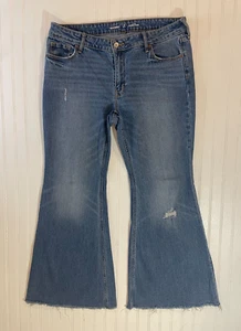 Old Navy Jeans Womens 12 Petite Blue Denim Super Flare Mid Rise Medium Wash - Picture 1 of 11