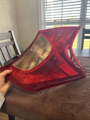Luz trasera lateral derecha Nissan Versa Note 2014 2015 2016 2017 OEM LH Foto 1 de 4