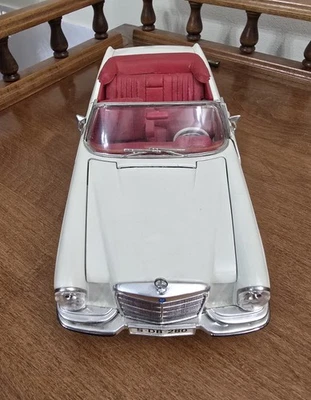 Maisto 1/18 Mercedes Benz 280 SE automático convertible 1967 coche modelo diecast Foto 1 de 4