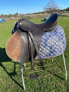 Gebrauchter M 18" AP englischer Sattel mit Beschlägen, Polster - Bild 1 von 12
