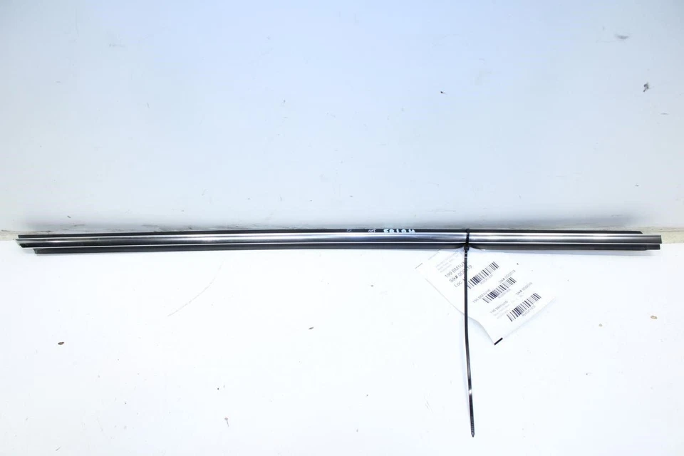 2015-16 BMW 435i Gran Coupe Front Right Door Outer Belt Molding 51-35-7-310-202 - Image 1 of 4