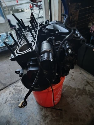 Carcasas inferiores del cárter del motor Yamaha R6 2006-2016 YZF-R6 OEM Foto 1 de 4