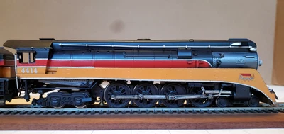 Imperial Models SP GS-2 4-8-4 "Daylight" Pro Painted HO Locomotive & Tender - Image 1 of 4