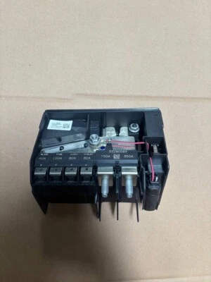 2016-2018 Chevrolet Malibu Battery Distribution Fuse Block GM OEM 84131626 - Image 1 of 4