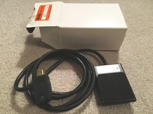 NEW Linemaster T-51-SC3 Treadlite Industrial Foot Switch 125VAC 7A - Picture 1 of 3