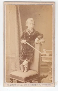 Fotografía CDV de un niño con un vagón de juguete por Newman Sydney NSW Australia c1872 - Imagen 1 de 2