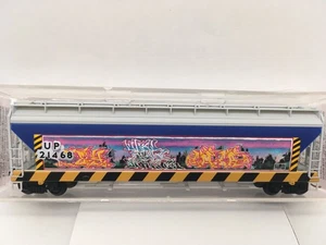 SCALA N Micro-Trains Graffiti Collector Series Auto #9 - Bruciatore #100 di 500 - Foto 1 di 11