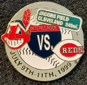 Prendedor Chief Wahoo de los Indios de Cleveland vs Rojos de Cincinnati 1999 Interleague 1999 - Imagen 1 de 1