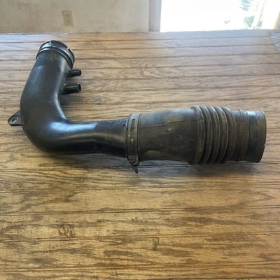 Manguera de tubo de admisión de aire no turbo 88 Mazda 323 Foto 1 de 4