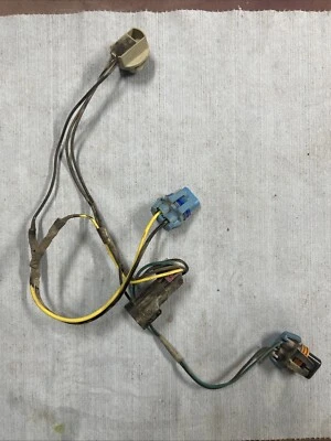 2004-2008 Pontiac Grand Prix Headlight Head Light Wiring Harness Bulb Socket 3 - Image 1 of 4