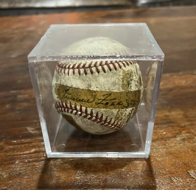 1939 RED SOX SIGNED BALL JIMMIE FOXX, LEFTY GROVE, ROOKIE TED WILLIAMS AND MORE - Image 1 of 4