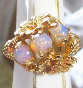 Lovely VTG Avon Opalescent Ring Size 4.25 Three Faux Opals Gold Tone Flowers Box - Bild 1 von 7