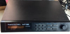 Roland MT-32 Multi Timbre Soundmodul Synthesizer mit MIDI + UK PSU - Bild 1 von 15