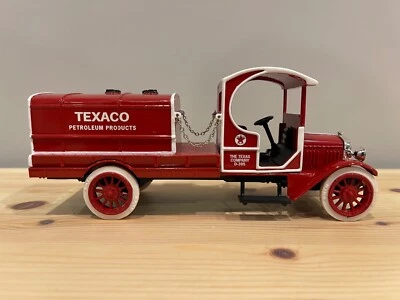 *Edición limitada* Camión cisterna Texaco #17: camión cisterna GMC 1919 Foto 1 de 4