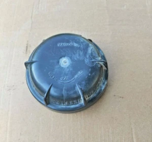 201910C Volkswagen Golf Genuine Headlight Bulb Dust Cover Cap - Picture 1 of 3