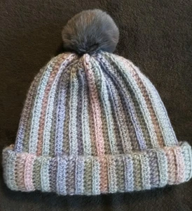Schöne gestrickte gehäkelte Mütze Handarbeit Gr. 56 cm Pastelltöne - Bild 1 von 2