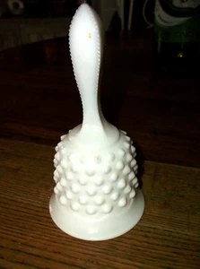 FENTON MILCHGLAS KOCHNAGELGLOCKE - Bild 1 von 2