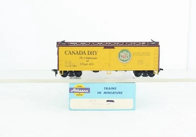 HO Athearn 5202 Canada Dry Ginger Ale Wood Scribed Reefer Excellent - Image 1 of 4