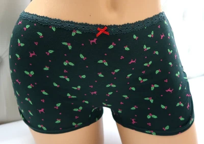 Calcinha Victoria's Secret Rosa Algodão Dormitório Menino Acabamento de Renda Verde Azevinho NOVA - Imagem 1 de 4