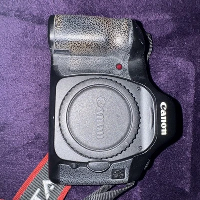 Cámara digital Canon EOS 5D SLR negra Foto 1 de 4