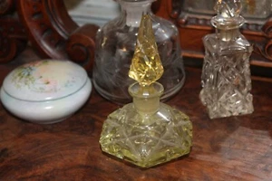 **CLEARANCE**Vintage Glass Perfume Bottle - Picture 1 of 4