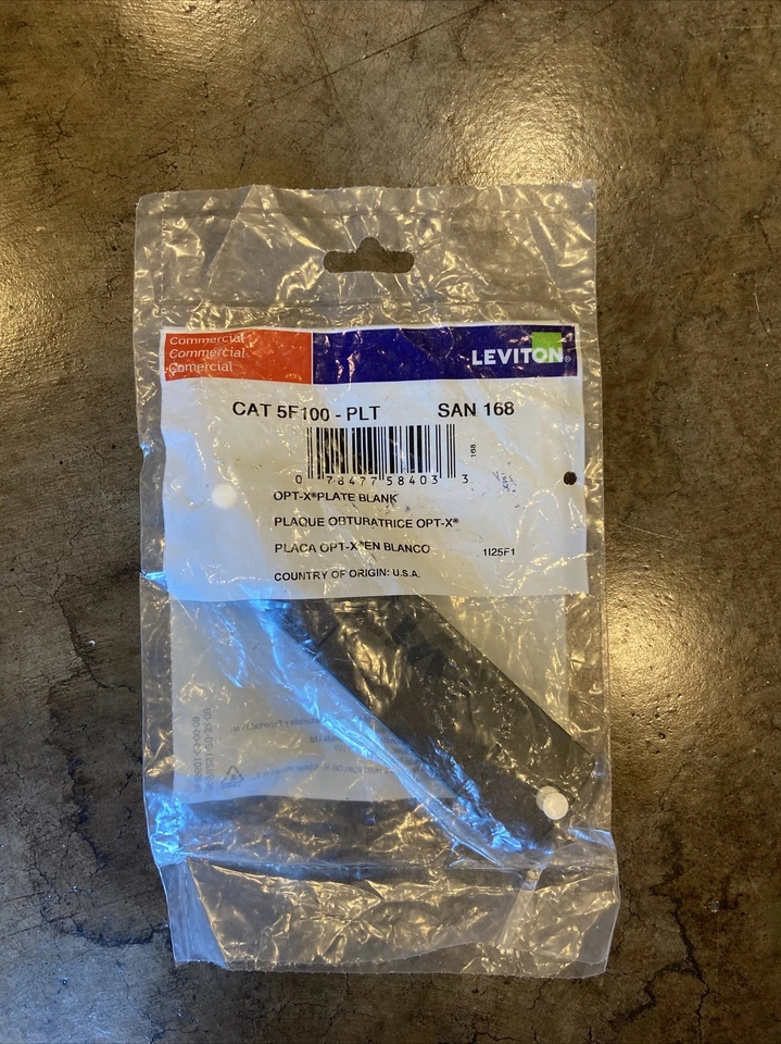 Leviton CAT 5F100-PLT Precision Molded Blank Style Fiber Plate - Image 1 of 1