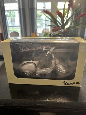 Vespa Scooter Piaggion P200E New In Box - Image 1 of 3