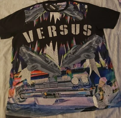 Nueva con etiquetas Camiseta Versus Versace Hombre Logo Gráfico Negra L $395+ AUTÉNTICA- Foto 1 de 4