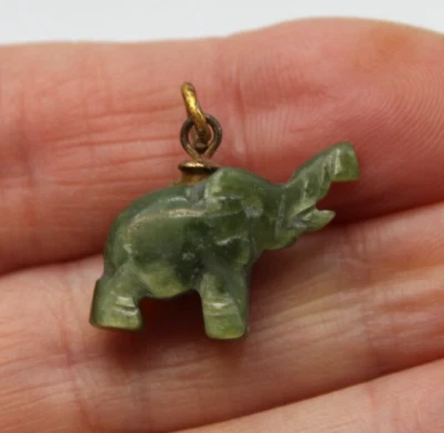 Alter Elefant Anhänger in Serpentine Metallfassung vergoldet - Bild 1 von 4