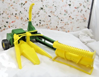 Vintage ERTL 1:16 John Deere Pull Type Forage Harvester #509 Complete Open Box - Image 1 of 4