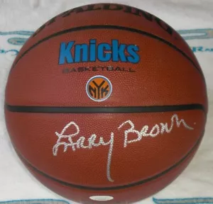 LARRY BROWN SIGNIERT NEW YORK KNICKS SPALDING LOGO BASKETBALL J.S.A. Authenticated - Bild 1 von 6
