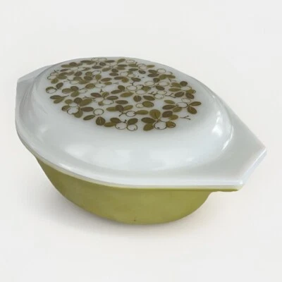 Vintage Pyrex Verde Olive Avocado Green Casserole Dish 043 1.5 qt With Lid - Image 1 of 4