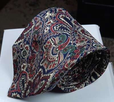 Corbata de seda para hombre Roundtree & Yorke con estampado de cachemira hecha en EE. UU. Foto 1 de 4