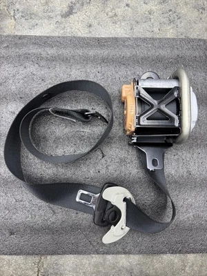 2013-2017 Honda ACCORD LEFT FRONT DRIVER Seatbelt RETRACTOR BLACK   - Image 1 of 3