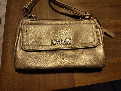 BOLSO BANDOLERA PEQUEÑO MUJER BEIGE TOPO KENNETH COLE REACCIÓN Foto 1 de 4