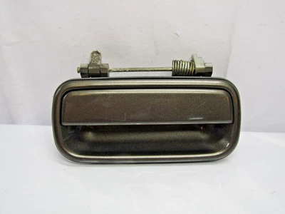 Manija de puerta exterior metálica del lado del pasajero trasero derecho Toyota 4Runner 1996-1997 Foto 1 de 4