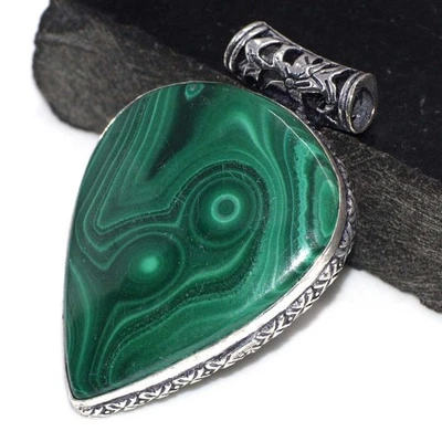 Colgante de malaquita gruesa enchapado en plata 925 hecho a mano joyería tamaño 2" GW Foto 1 de 3