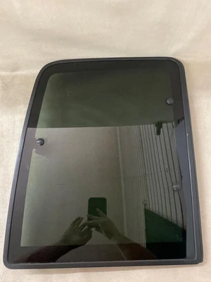 1998 Chevrolet Pickup K1500 Quarter Glass Passenger Side Privacy Moveable - Image 1 of 4