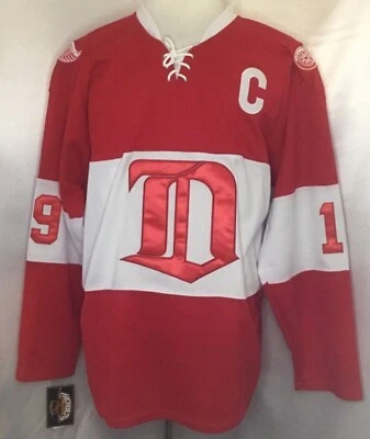 Steve Yzerman Detroit Red Wings Red & White "1926-1927 Throwback" CCM NHL Jersey - Image 1 of 2