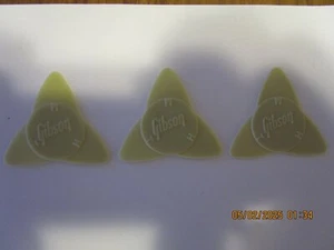 3 Gibson Guitar Picks, 1979 Tripik Propellor - Cream/Beige #214 NOS - Picture 1 of 2