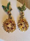 Christmas Jewelry Pierced Earrings Dangle Goldtone Wreath Holly Red Rhinestones