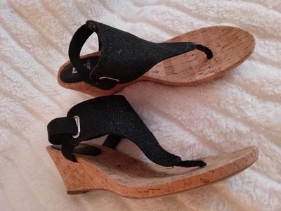 NEW!! WOMENS WHITE MOUNTAIN ALL GOOD BLACK GLITTER THONG WEDGE SANDAL SIZE 9M - Image 1 of 4