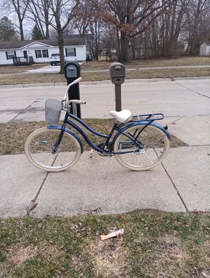 Huffy Cruiser Bike - Girls / Teens - Image 1 of 4