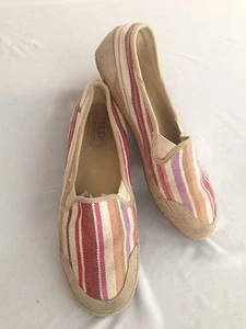 Mocasines planos UGG mocasines blancos, bronceados y rosados tela y gamuza bronceada talla 5 - Imagen 1 de 12