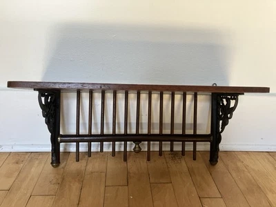 Antiguo soporte de libélula de hierro fundido de estante de montaje en pared de madera estilo palo y bola Foto 1 de 4