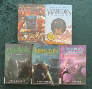 LOT 5 HCDJ CHILDRENS SERIES BY ERIN HUNTER: WARRIORS; BRAVELAND; BAMBOO KINGDOM - Imagen 1 de 4